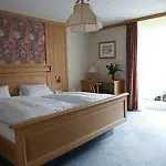 Sonnenbichl Hotel 2*